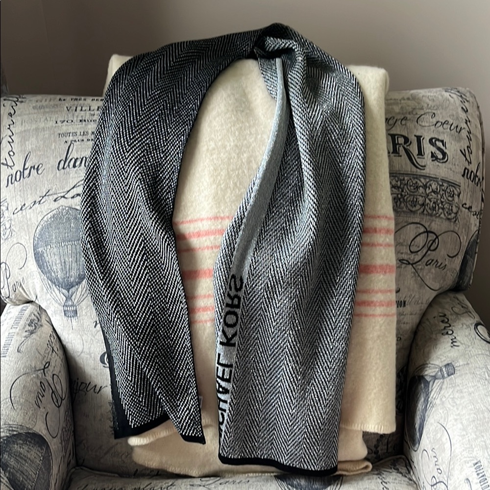 Michael Kors sparkle Knit Scarf in Black and Gray